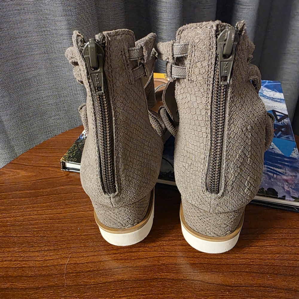 Women's Brown Sandals - Picture 8 of 11